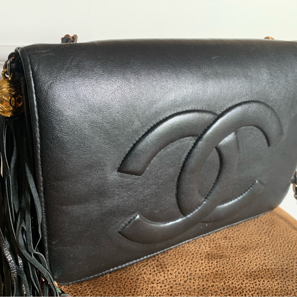 Vintage Chanel Black Leather Crossbody Bag with Chain Strap - Picture 2 of 12